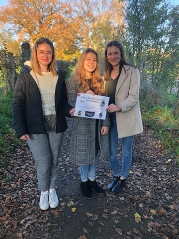 Trois élèves du lycée Val de Sarthe ont récuper €605,01 pour notre association!